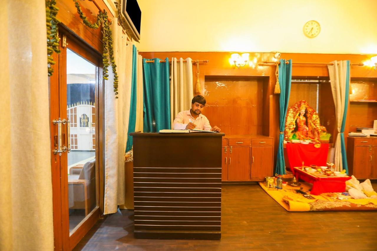 Oyo 62702 Golden Home Stay Új-Delhi Kültér fotó