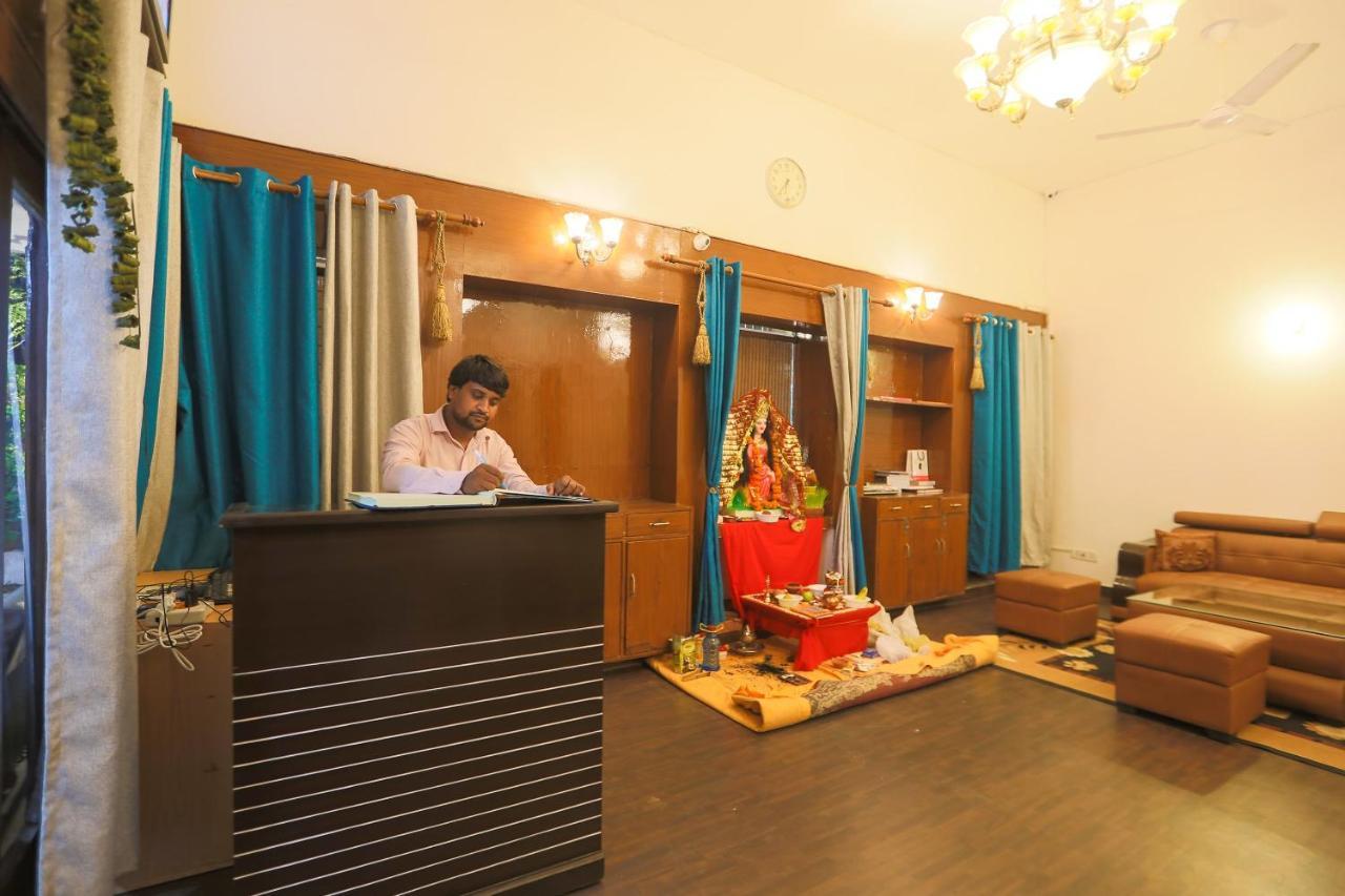 Oyo 62702 Golden Home Stay Új-Delhi Kültér fotó