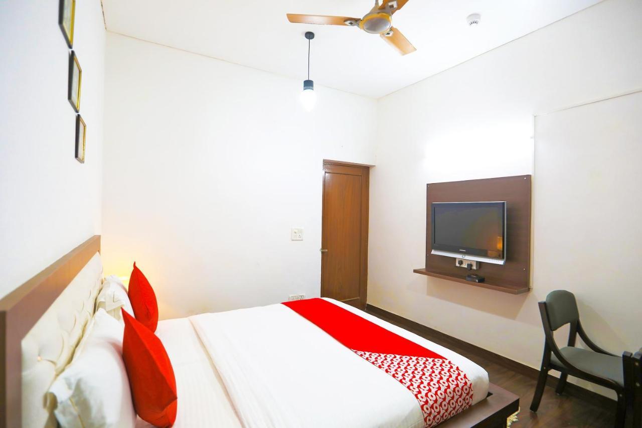 Oyo 62702 Golden Home Stay Új-Delhi Kültér fotó